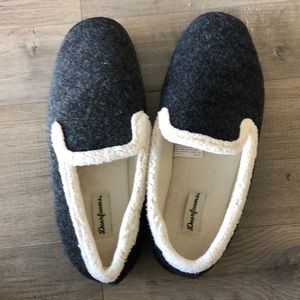 Dearfoams Sherpa lined house slippers